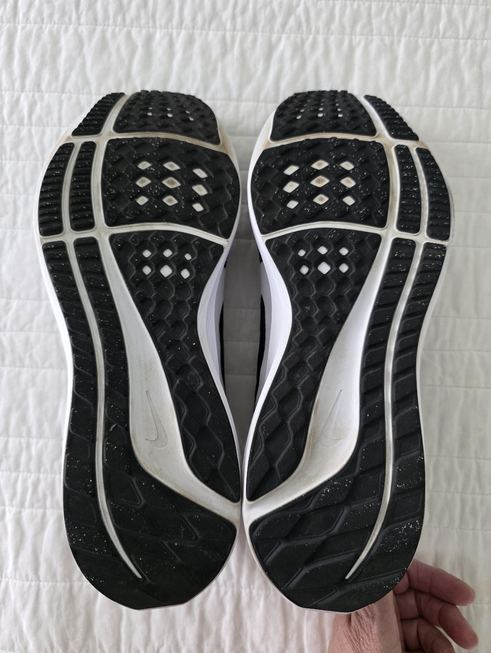 Nike Pegasus 40 Men's Size 11.5 Black and White Running Sneakers - Picture 8 of 16